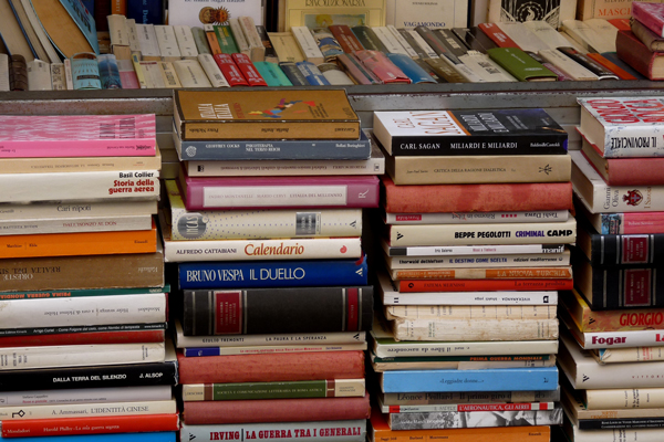 Bücher, Bücher, Bücher: Beim Flohmarkt von Books4life 