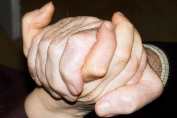 Lernen, mit dem Tod und dem Sterben umzugehen: Die Hospizakademie Steiermark präsentiert ihr Bildungsprogramm. Foto: Helene Souza / pixelio.de 