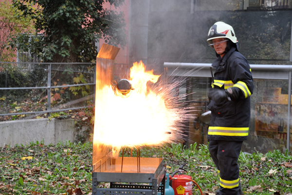 Das kann passieren, wenn Wasser auf heißes Öl trifft 