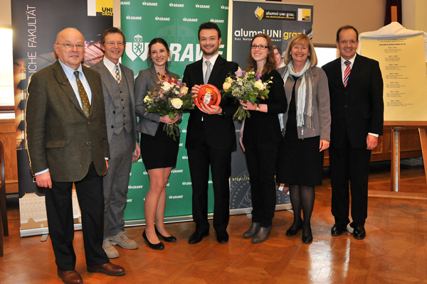 Dekan Joseph Marko, Kommissionsvorsitzender Günther Löschnigg, Angelika Gerstmann, Matthias Pendl, Anna Angela Zingl, Rektorin Christa Neuper und Vorstandsvorsitzender der GRAWE und des Unirates, Dr. Othmar Ederer (v.l.) 