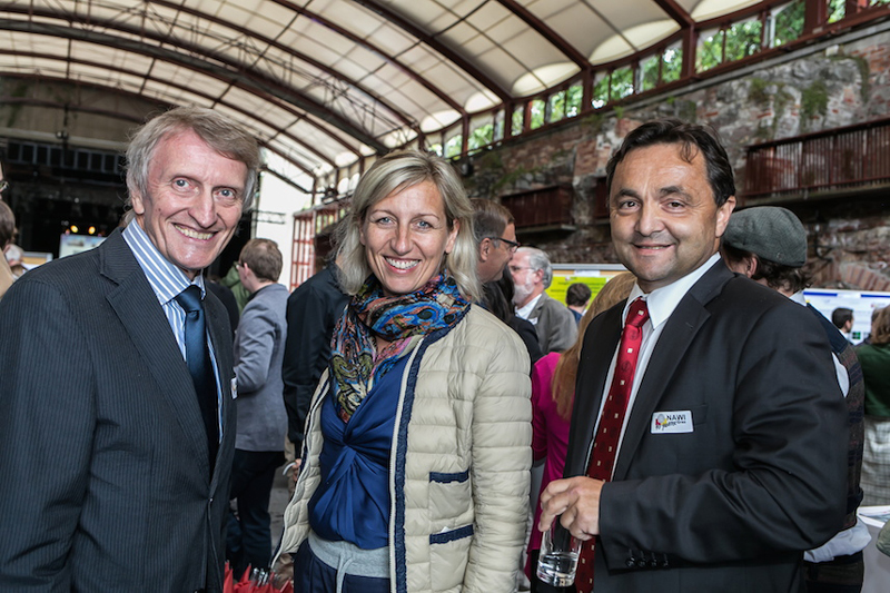 Landtagsabgeordnete Kristina Edlinger-Ploder mit den beiden NAWI Graz-Gründungsrektoren Hans Sünkel (links) und Alfred Gutschelhofer. 