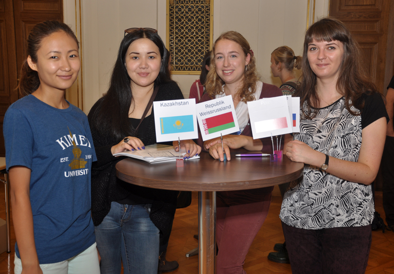 Nix wie weg: Auf der Auslandsstudien- und -stipendienmesse konnten sich Interessierte noch bis 16 Uhr über die Wege ins Ausland informieren. 