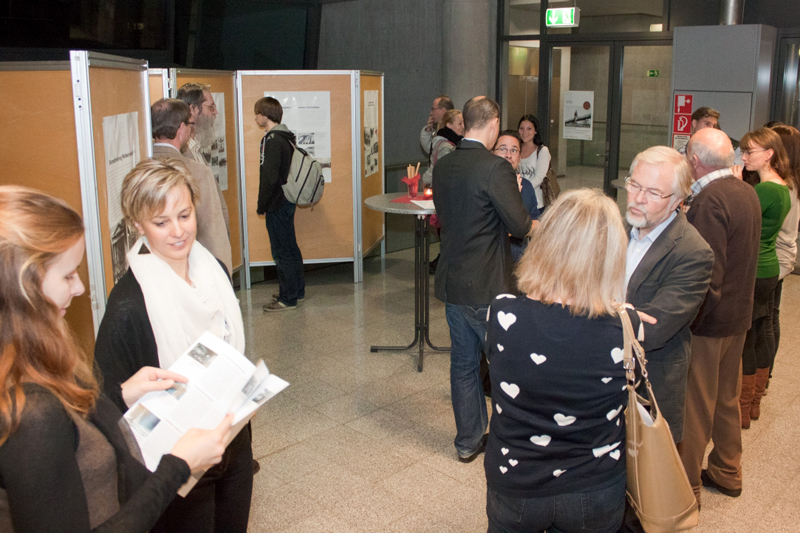 Gut besuchte Ausstellungseröffnung am 6. November im Resowi-Zentrum. 