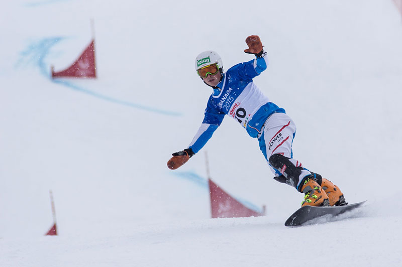 Alexander Payer, Lehramtsstudent an der Uni Graz, sicherte sich die Bronze-Medaille im Parallel Giant Slalom in Granada. Foto: Unisport Austria. 