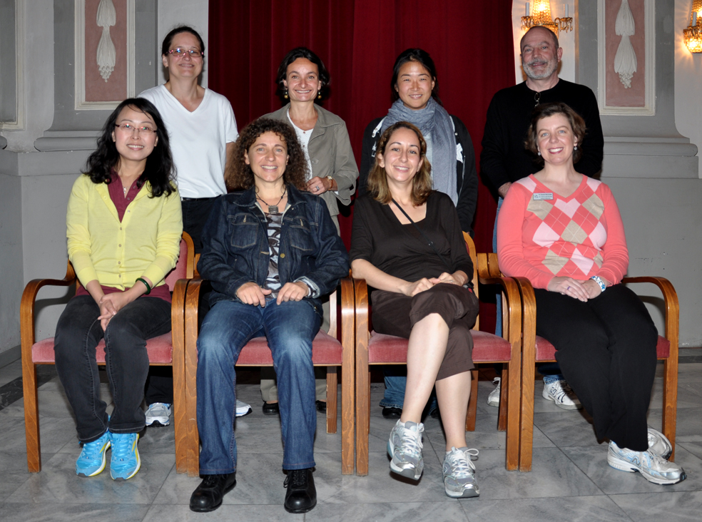 Hintere Reihe stehend von links: Catherine Crisp, Sabine Pendl vom BIB, Wang-yun Chao und John Burgin. 