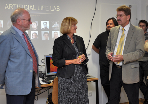 Dekan Karl Crailsheim, Rektorin Christa Neuper und Vizerektor Peter Scherrer eröffneten das Labor. 