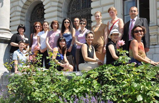 Zum vierten Mal findet die ERASMUS Staff Training Week in Graz statt. BIB-Leiterin Sabine Pendl (erste Reihe ganz rechts), sowie Diana Afrashteh (erste Reihe, 3. v. rechts) und Elisabeth Gießauf (erste Reihe, 2. von rechts) begleiten die TeilnehmerInnen 