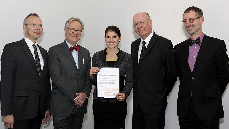 Desiree Pressnitz wurde mit dem von Christian Wandrey (2.v.r.) gestifteten Biotechnologie-Preis ausgezeichnet. 