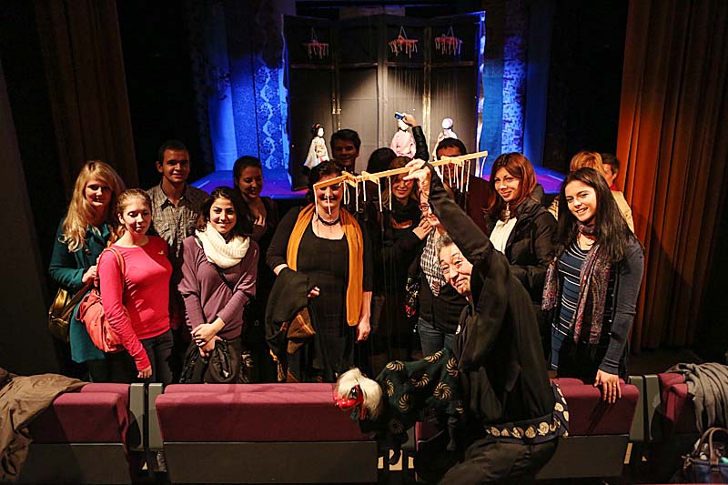 Germanistik-Studierende reisten im Rahmen einer Lehrveranstaltung nach Maribor zum Japanischen Puppenherbst. 