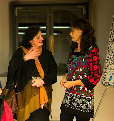 Dagmar Oswald (links) und Alenka Borec, Projektkoordinatorin des Marionettentheaters Maribor, im Gespräch. Fotos: Boštjan Lah. 