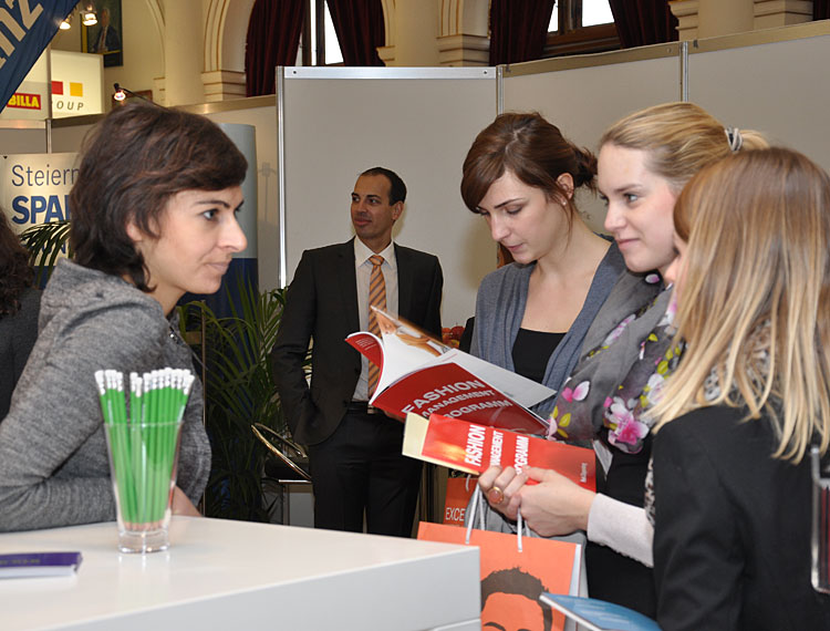 38 AustellerInnen informierten über Karrierechancen in ihren Unternehmen. 