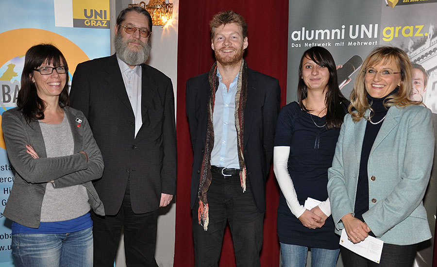 V.l.: Michaela Hohenwarter (Sektionsleiterin alumni GLOBAL STUDIES-Club), Peter Teibenbacher (Präsident alumni GLOBAL STUDIES-Club), Referent Christian Felber, Lena Bader (Vizepräsidentin alumni GLOBAL STUDIES-Club) und Beatrice Weinelt (Geschäftsführ 