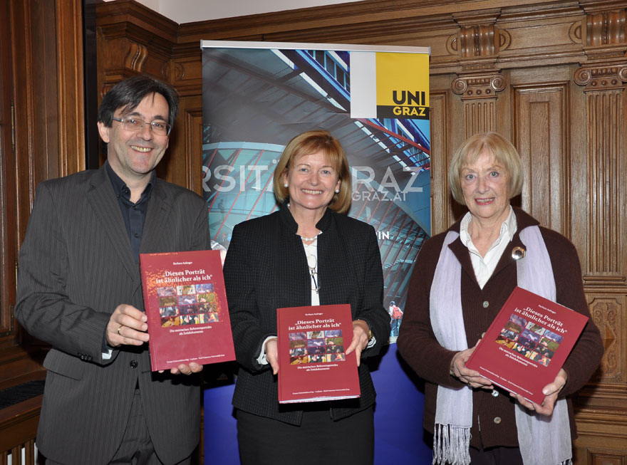 Wolfgang Hölzl, Leykam-Verlag, Rektorin Neuper und Autorin Aulinger (v.l.) präsentierten gemeinsam das Buch zu den Portraits der Altrektoren. 