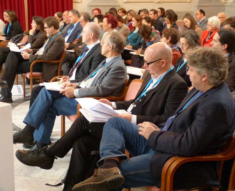 Zahlreiche VertreterInnen verschiedener Hochschulen und Partnerinstitutionen sowie Studierende besuchten das Seminar. 