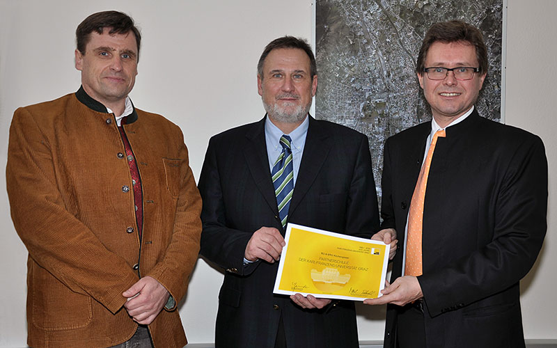 Projektkoordinator Bernhard Weninger (Institut für Geschichte der Uni Graz), Direktor Reinhard Gande und Vizerektor Martin Polaschek (v.l.) 