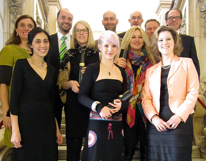 AbsolventInnen des Masterlehrgangs Klinische Embryologie mit dem Wissenschaftlichen Leiter und Referenten. Foto: UNI for LIFE 