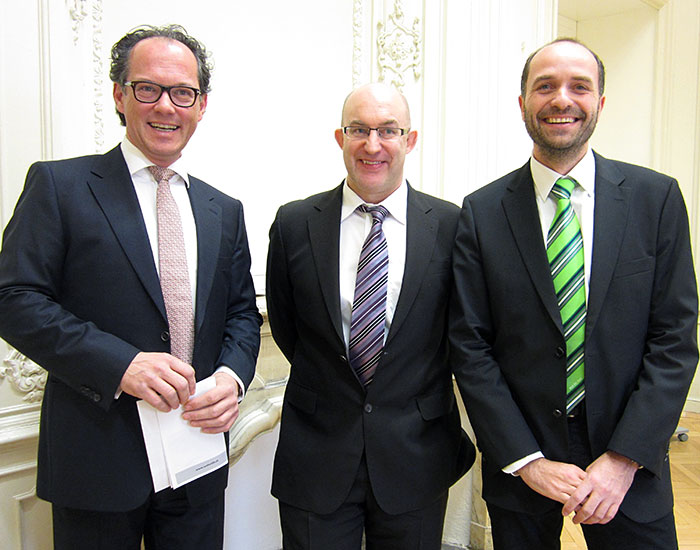 Die Referenten Michael Schenk und Thomas Ebner mit dem Wissenschaftlichen Leiter Erwin Petek. Foto: UNI for LIFE 