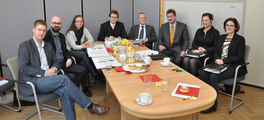 Eine hochkarätige Jury hat den/die GewinnerIn des ersten Seraphine-Puchleitner-Preises ermittelt. Er wird am 25. April 2013 überreicht. 