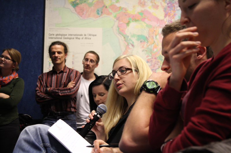 Die Studierenden stellten zahlreiche Fragen an den Autor und Schauspieler. Klicken Sie zu den weiteren Bildern! 