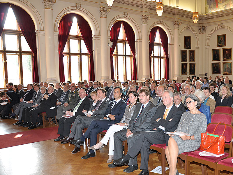 Viel Prominenz fand sich zur Feier des 20-Jahr-Jubiläums ein. 