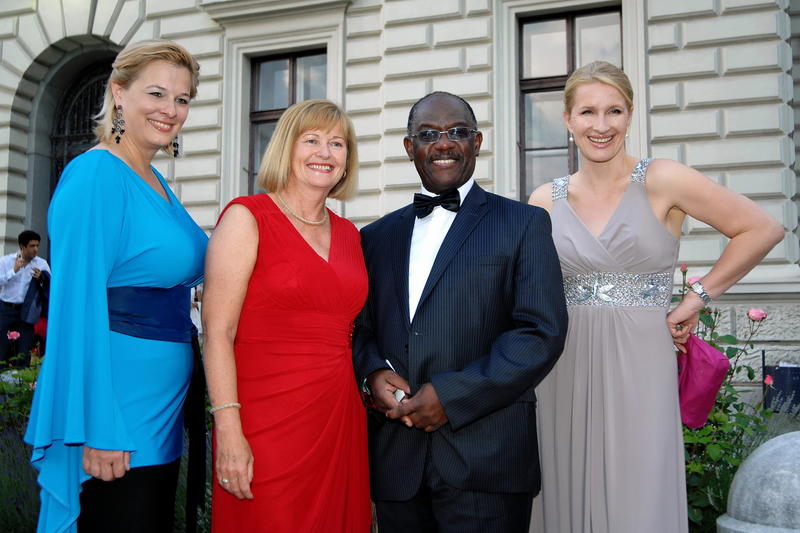 Afro-Asiatisches Instituts-Leiterin Claudia Unger und Rektorin Christa Neuper begrüßten Peter Bossman und Claudia Stöckl als Ehrengäste (v. l.) 