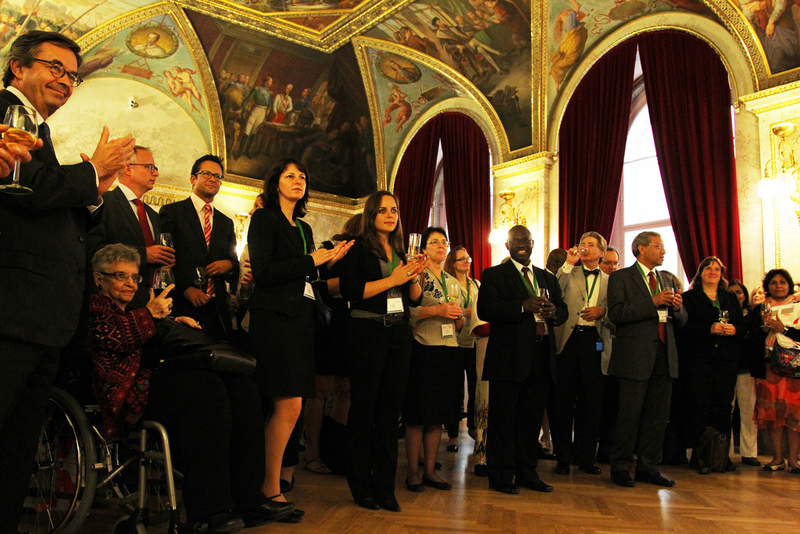 Arbeitsgruppen diskutierten in der Hofburg über Rechtsmittel für Opfer von Menschenrechtsverletzungen, eine Stärkung der Rolle der Frau im öffentlichen und politischen Leben sowie die Einbindung der Menschenrechte in die post-2015 Entwicklungsagenda. 