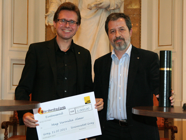 Laudator Bernd Thaller vom Institut für Mathematik und Wissenschaftliches Rechnen (r.) nahm den Viktor-Obendrauf-Preis in Vertretung von Veronika Almer von Vizerektor Martin Polaschek entgegen. 