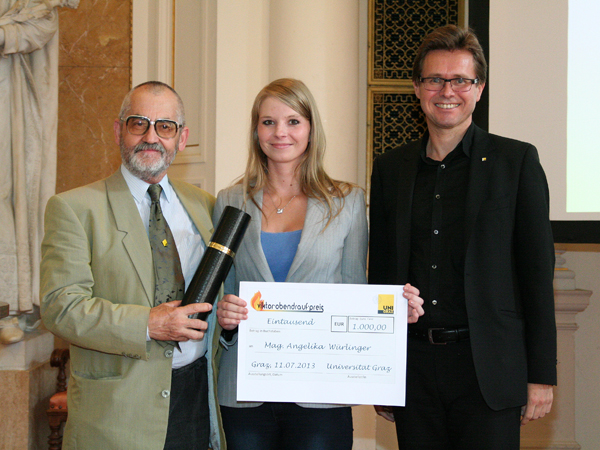 Angelika Würlinger mit ihrem Laudator Wolfgang Gombocz vom Institut für Philosophie (l.) und Vizerektor Martin Polaschek. 