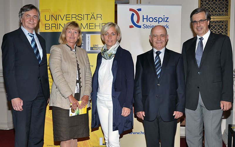 V.l.: Med-Uni-Rektor Josef Smolle, Uni-Graz-Rektorin Christa Neuper, Landesrätin Kristina Edlinger-Ploder, der ehrenamtliche Leiter der Hospizakademie Johann Thanner und Hellmut Samonigg, Leiter der Klinischen Abteilung für Onkologie sowie der Universit 