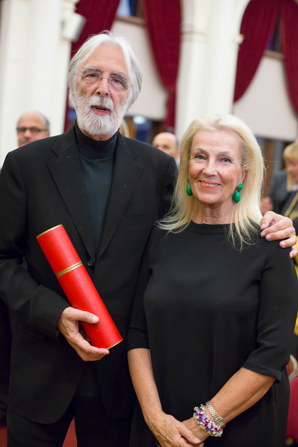 Frischgebackener Ehrendoktor mit Ehefrau Susanne Haneke 