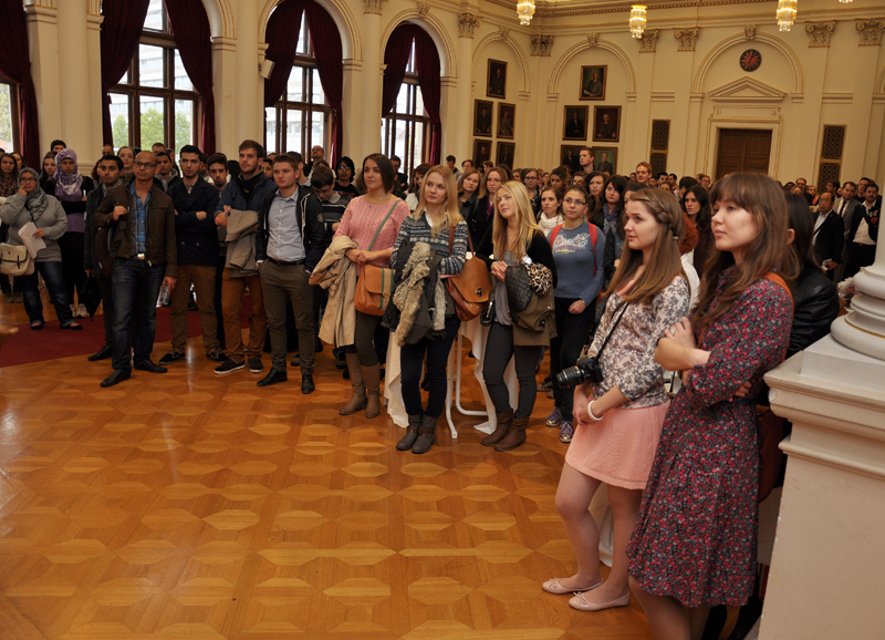Über zahlreiche verschiedene Programme kommen Studierende aus aller Welt auch heuer wieder nach Graz um hier ein Semester oder ein Studienjahr zu verbringen. 