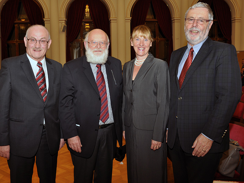 Feier in der Aula: Festredner Schwinges, Jubilar Höflechner, Sektionschefin Weitgruber und Laudator Konrad 