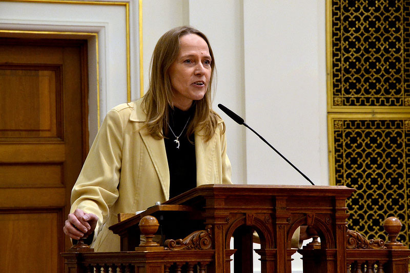 Katharina Scherke, Sprecherin des Forschungsschwerpunkts Heterogenität und Kohäsion, stellte die Veranstaltungsreihe vor. Für weitere Fotos auf den Pfeil klicken! 