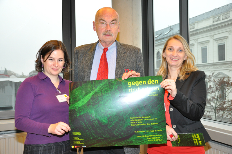 Die Organisatorinnen Ursula Mindler (l.) und Heidrun Zettelbauer (r.) mit Jubilar Dieter A. Binder. 