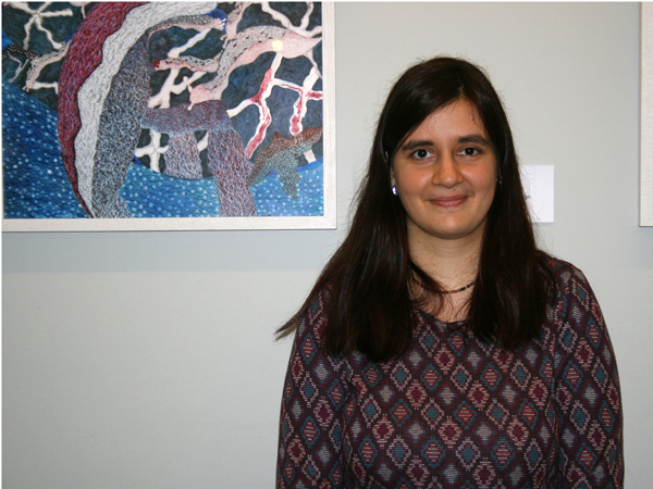 Simina Badea vor SCHNECKENLANDSCHAFT 