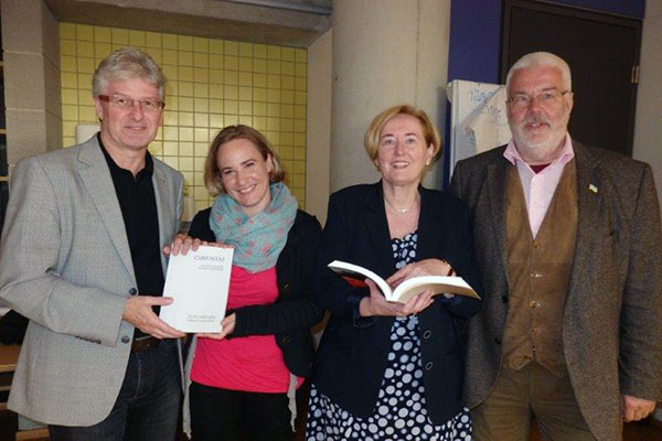 Nikolaus Reisinger, Bernadette Biedermann, Marlies Raffler und Volker Schimpff (v.l.) mit dem aktuellen Band der Curiositas. 