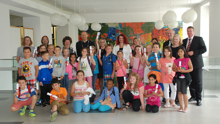 So sehen frisch gebackene Bachelors aus: Am 27. Juni feierten die TeilnehmerInnen der KinderUniGraz des vergangenen Studienjahres in der Kirchlichen Pädagogischen Hochschule Graz ihre Sponsion. 