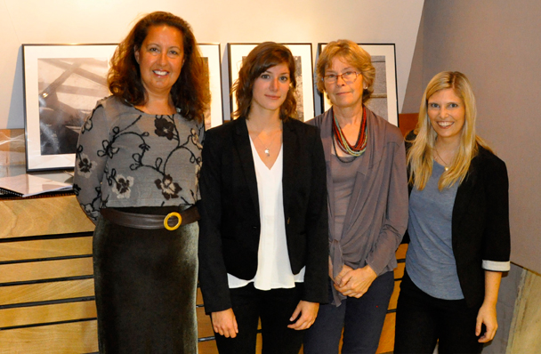 Margit Stadlober, Carina Lesser, Ursula Brosch und Eva Klein (v.l.) eröffneten die Ausstellung VITRUM MAGNUM. Foto: Klein. 