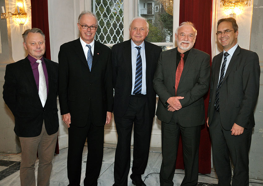 Heinz D. Kurz (2.v.r.) mit den Kollegen Karl Farmer und Richard Sturn, der die Veranstaltung moderierte, Stan Metcalfe von der University of Manchester und Vizerektor Peter Riedler (v.l.) 