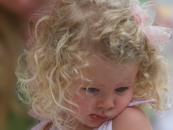 Schüchternheit kann zur Belastung werden. Eine Studie der Uni Graz erforscht die Gefühlswelt von schüchternen Mädchen - Teilnehmerinnen zwischen acht und zwölf Jahren werden gesucht! Foto: Andy, <a href="https://www.flickr.com/">flickr.com</a>. 
