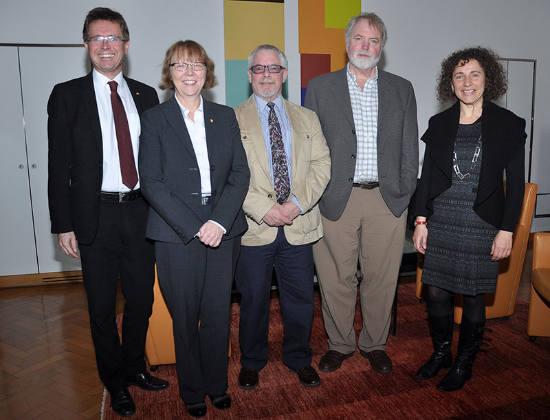 Vizerektor Martin Polaschek begrüßte in Vertretung von Rektorin Christa Neuper die Delegation aus Kanada: Dekanin Jean Andrey, Dekan Doug Peers, Vizepräsident Bruce Muirhead mit Doris Knasar (v.l.) vom Büro für Internationale Beziehungen der Uni Graz 