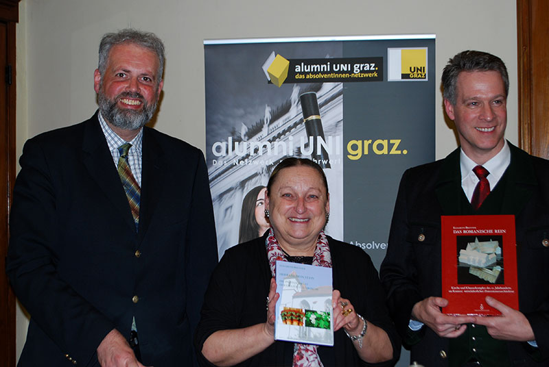 Grußredner Hansjörg Weidenhoffer vom Bundesdenkmalamt, Autorin Elisabeth Brenner und Christopher Schaffer vom Sublilium Schaffer-Verlag (v.l.). Foto: Margit Stadlober. 