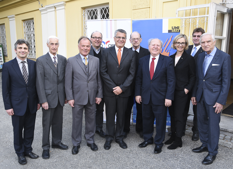 Feierten ein Fest der Ökumene: Dr. Ephrem Ishac, Altbürgermeister Alfred Stingl, Gemeinderat Peter Piffl-Percevic, Bischofsvikar Hermann Glettler, Institutsleiter Pablo Argárate, Philipp Harnoncourt, Grigorios Larentzakis, Landtagsabgeordnete Alexandra 