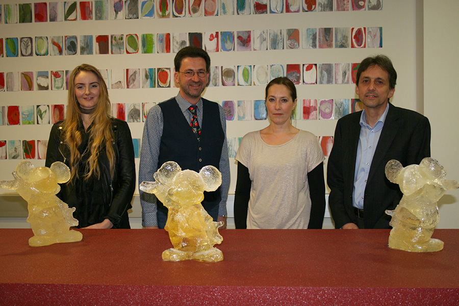 Vernissage am 2. Mai 2017: Künstlerin Charlotte Pann, Kurator Hans-Walter Ruckenbauer, Künstlerin Andrea Fian und Dekan Reinhold Esterbauer (v.l.) Fotos: Uni Graz/Hable 