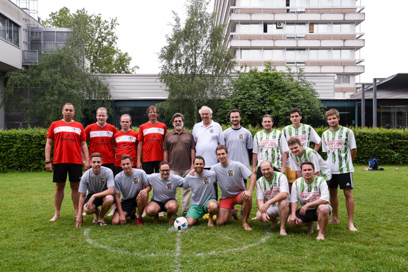 Großer Fußball am Campus der Uni Graz: Beim achten Barefoot Cup traten Rechtwissenschafter gegen Historiker an, REWI-Professoren gegen die Mongolei. Fotos: Uni Graz/Tzivanopoulos ©Uni Graz/Tzivanopoulos