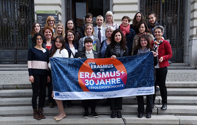 Die TeilnehmerInnen der Erasmus+ Staff Training Week mit Julia Taucher (Welcome Center, 2. Reihe, ganz links) und Diana Afrashteh (Büro für Internationale Beziehungen, 2. Reihe, ganz rechts). Foto: Uni Graz/Kastrun. ©Uni Graz/Kastrun