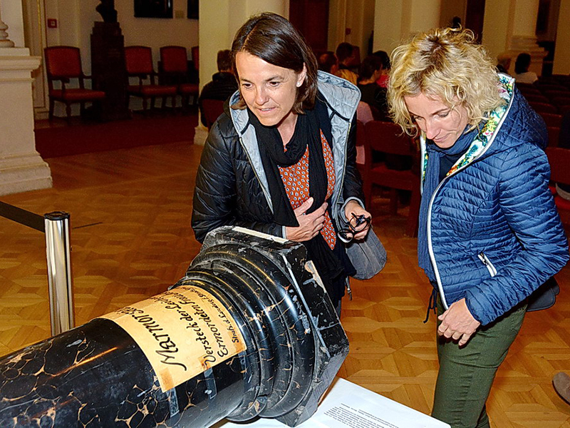 Eine Marmorsäule als Leichenversteck: Das ist nur eines der Corpora Delicti, die das Hans Gross Kriminalmuseum beherbergt. ©CP-PICTURES