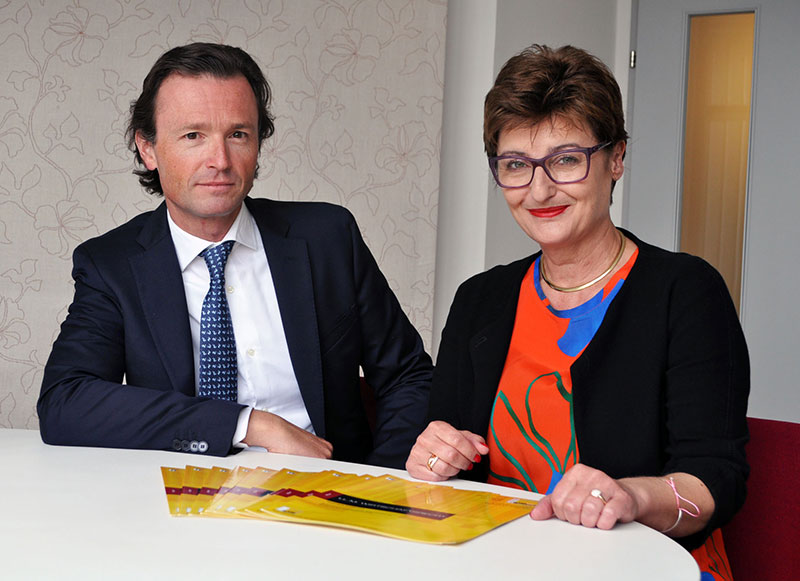 Johannes Zollner, stellvertretender wissenschaftlicher Leiter des Lehrgangs, und Michaela Christiner, Landespräsidentin der Landesstelle Steiermark der Kammer der Steuerberater und Wirtschaftsprüfer. Foto: UNI for LIFE. 