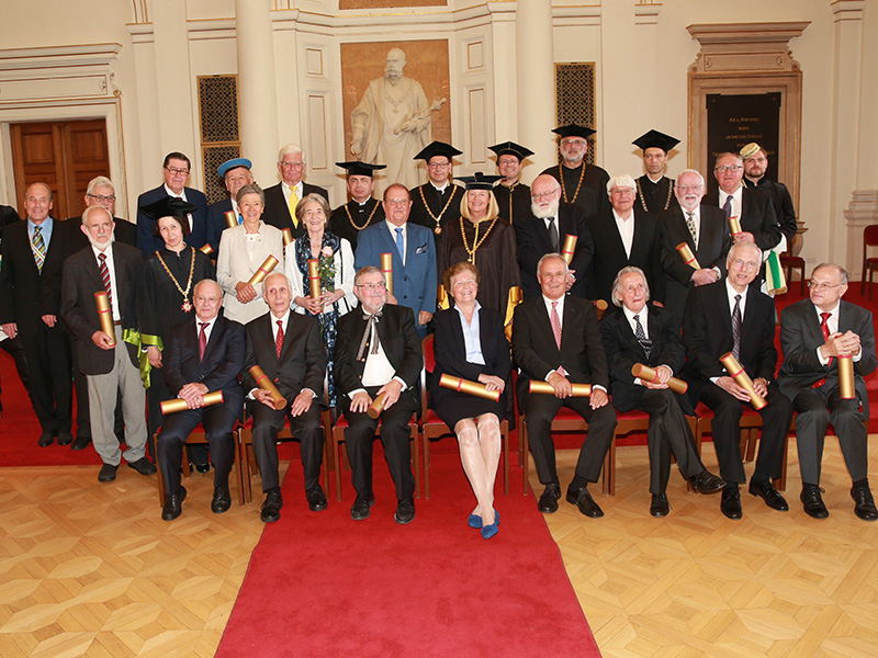 AbsolventInnen der Universität Graz wurden anlässlich ihres 50-Jahr-Jubiläums geehrt. 