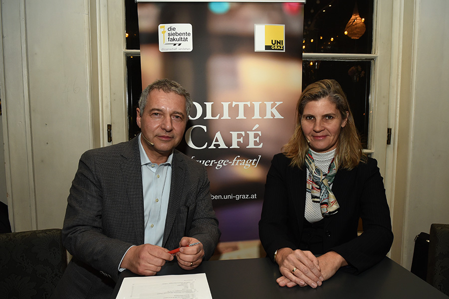 Brisantes Thema im Politik Café: Bettina Knötzl und Markus Steppan Foto: Uni Graz/Schweiger 